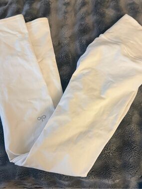 Alo yoga white leggings